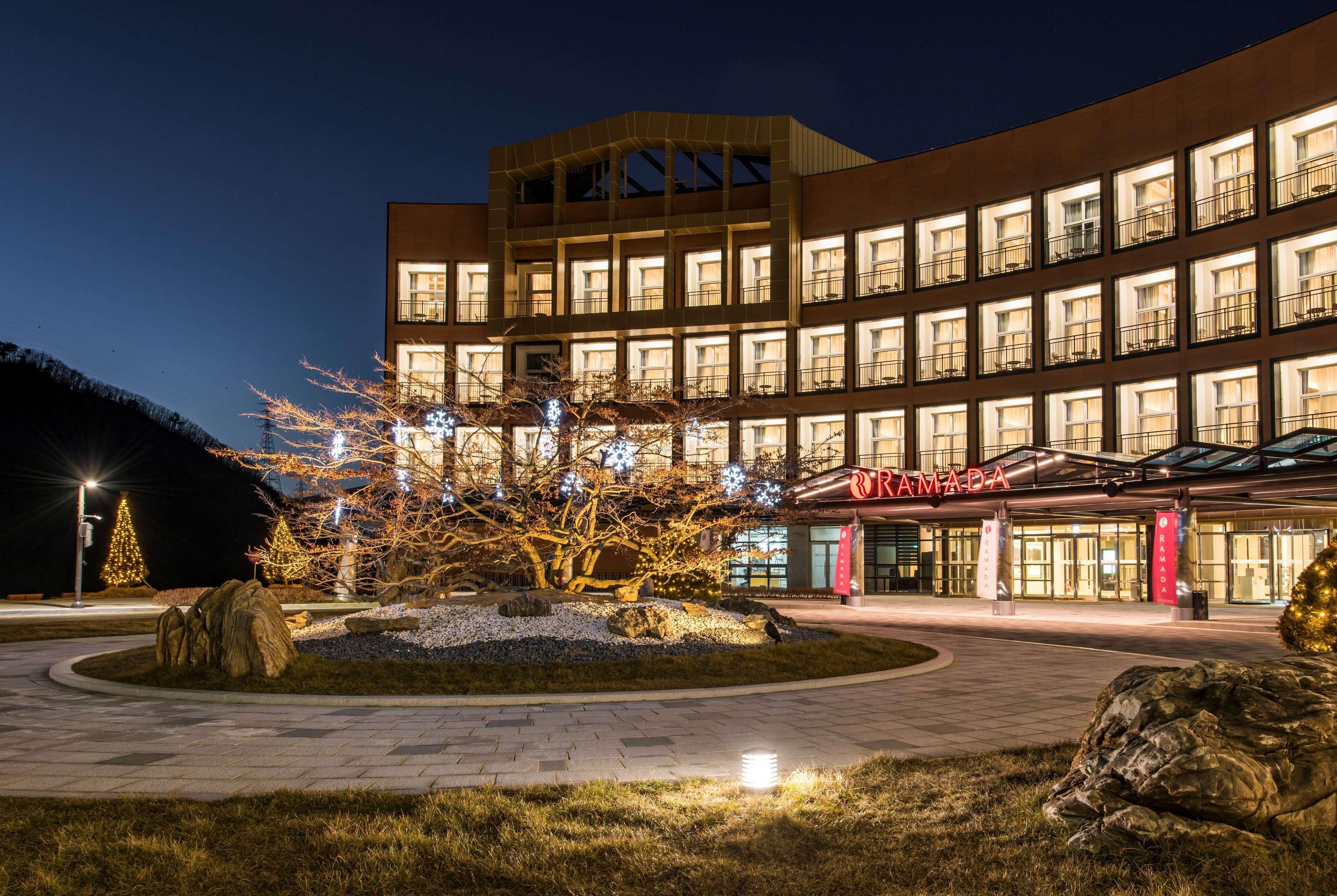 Ramada Hotel & Suite By Wyndham Gangwon Pyeongchang Exterior foto