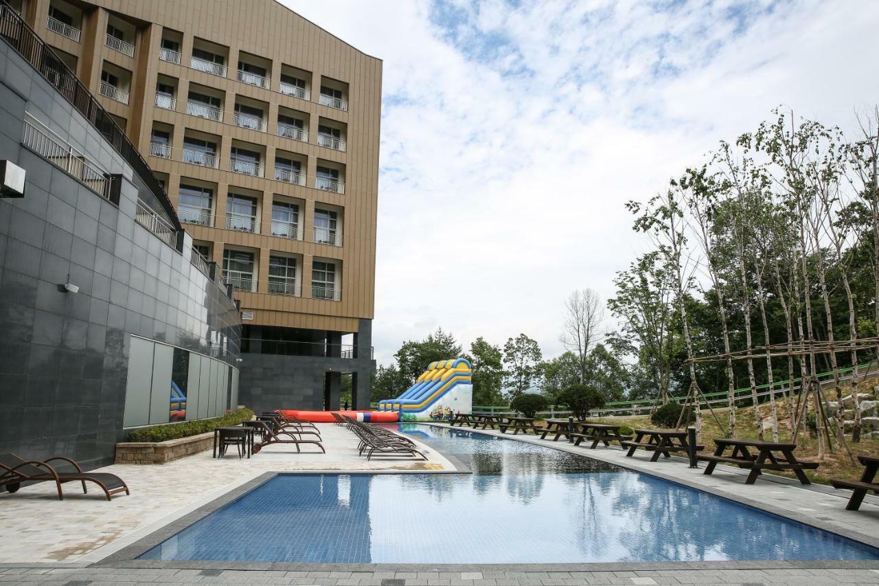 Ramada Hotel & Suite By Wyndham Gangwon Pyeongchang Exterior foto
