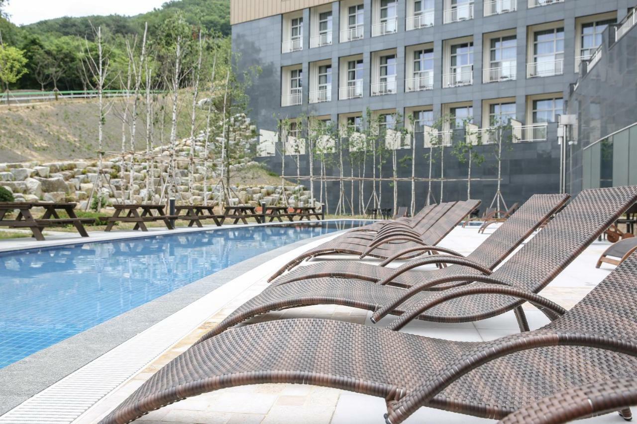 Ramada Hotel & Suite By Wyndham Gangwon Pyeongchang Exterior foto